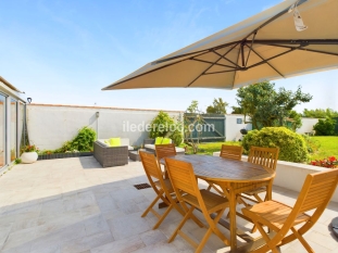 Ile de R&eacute;: maison pour 11 - À 180m du bord de mer