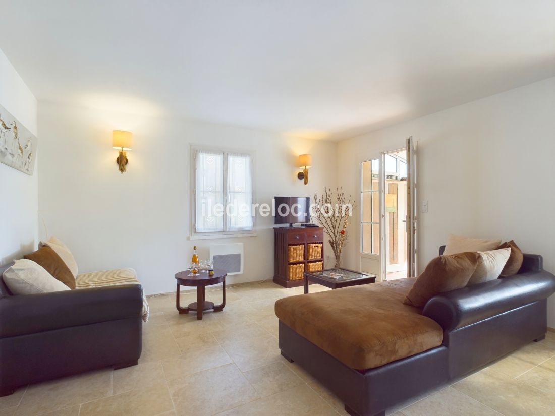 Photo 8 : SEJOUR d'une maison situ&eacute;e &agrave; Saint-Cl&eacute;ment-des-Baleines, &icirc;le de R&eacute;.