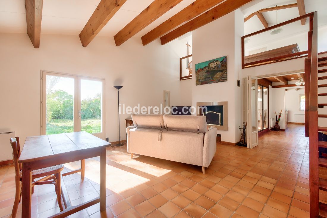 Photo 4 : SEJOUR d'une maison situ&eacute;e &agrave; Sainte-Marie-de-R&eacute;, &icirc;le de R&eacute;.
