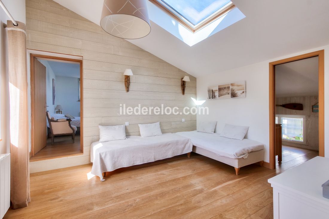 Photo 9 : SEJOUR d'une maison situ&eacute;e &agrave; Ars en R&eacute;, &icirc;le de R&eacute;.