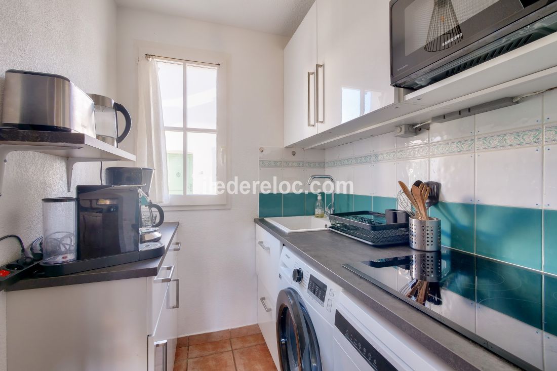 Photo 5 : CUISINE d'une maison situ&eacute;e &agrave; Ars en R&eacute;, &icirc;le de R&eacute;.