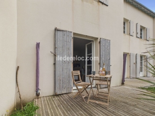 Ile de R&eacute;:Mer à 200 m, piscine commune, séjour pour 2