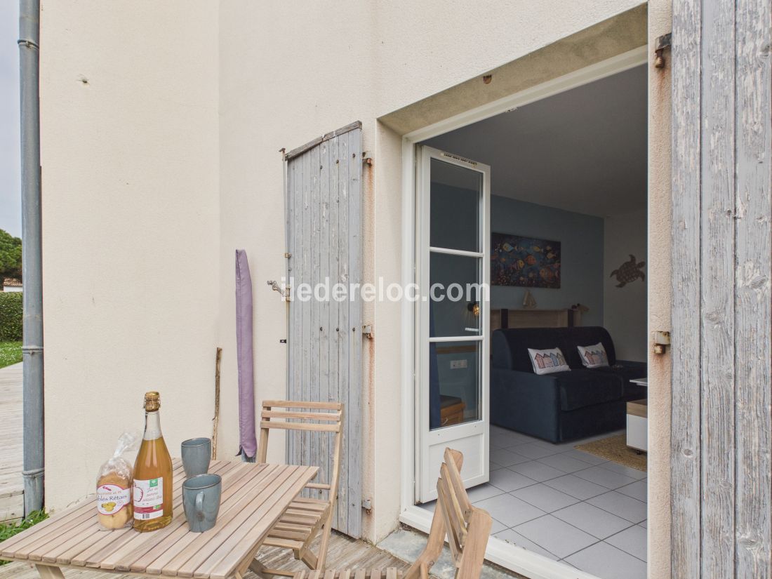 Photo 8 : TERRASSE d'une maison situ&eacute;e &agrave; Ars en R&eacute;, &icirc;le de R&eacute;.