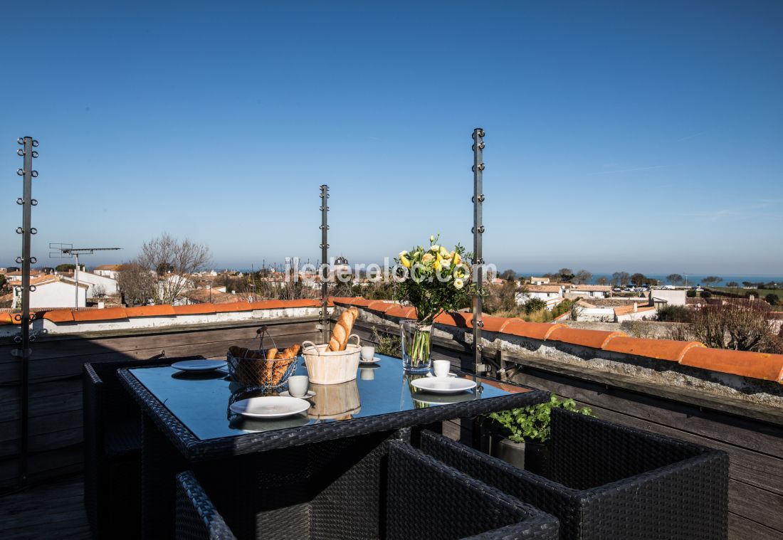 Photo 12 : TERRASSE d'une maison situ&eacute;e &agrave; Saint-Martin-de-R&eacute;, &icirc;le de R&eacute;.