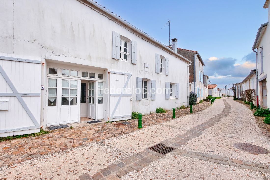 Photo 11 : EXTERIEUR d'une maison situ&eacute;e &agrave; La Flotte-en-R&eacute;, &icirc;le de R&eacute;.