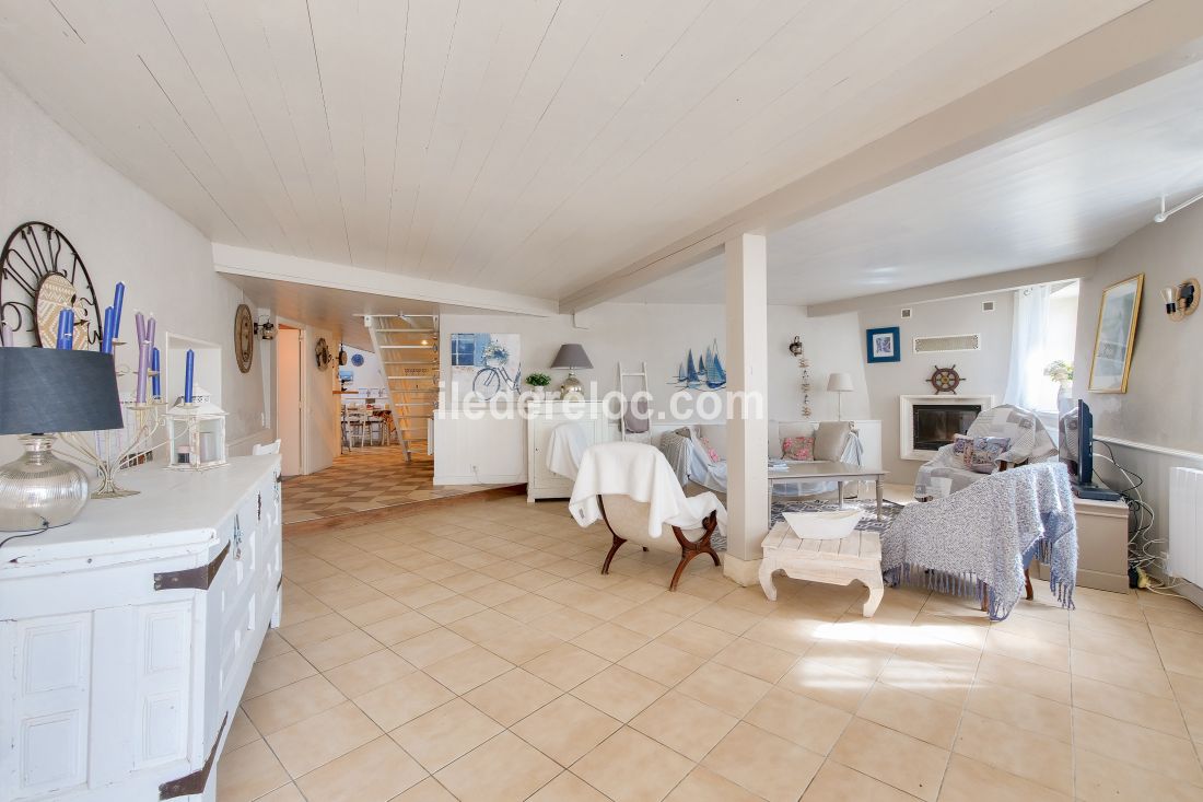 Photo 4 : SEJOUR d'une maison situ&eacute;e &agrave; La Flotte-en-R&eacute;, &icirc;le de R&eacute;.