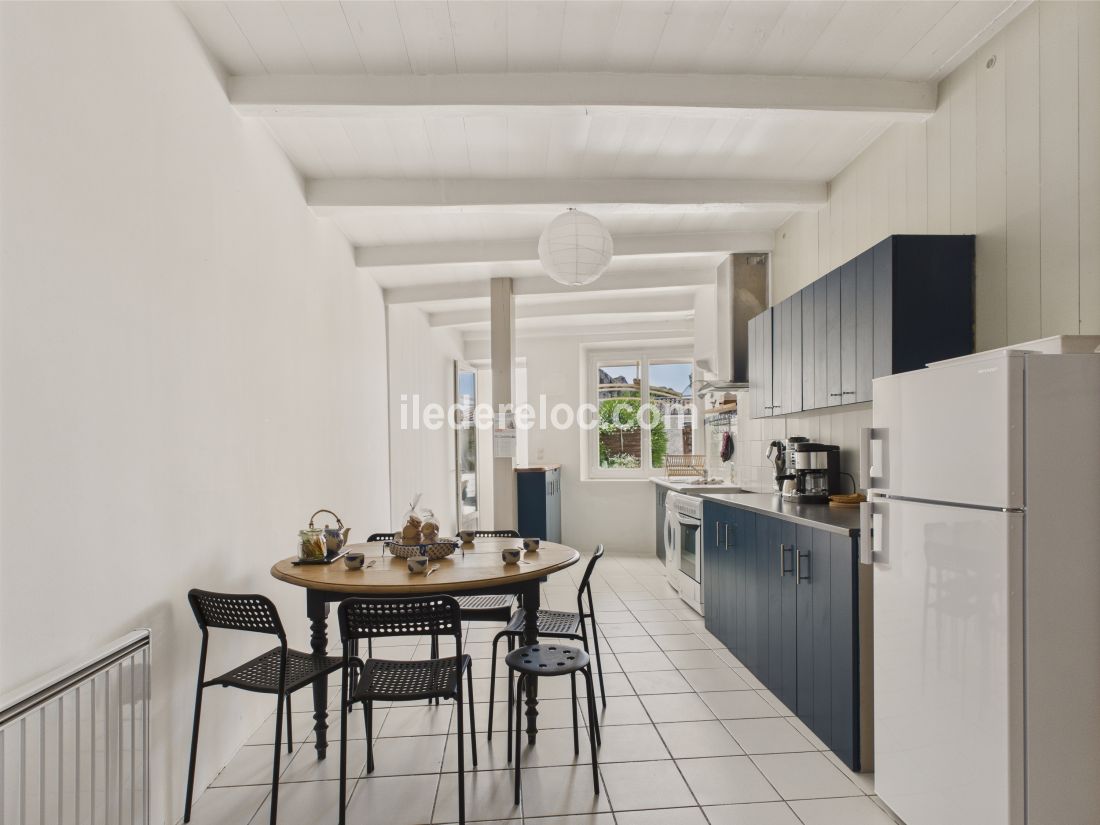 Photo 4 : CUISINE d'une maison situ&eacute;e &agrave; Le Bois-Plage-en-R&eacute;, &icirc;le de R&eacute;.