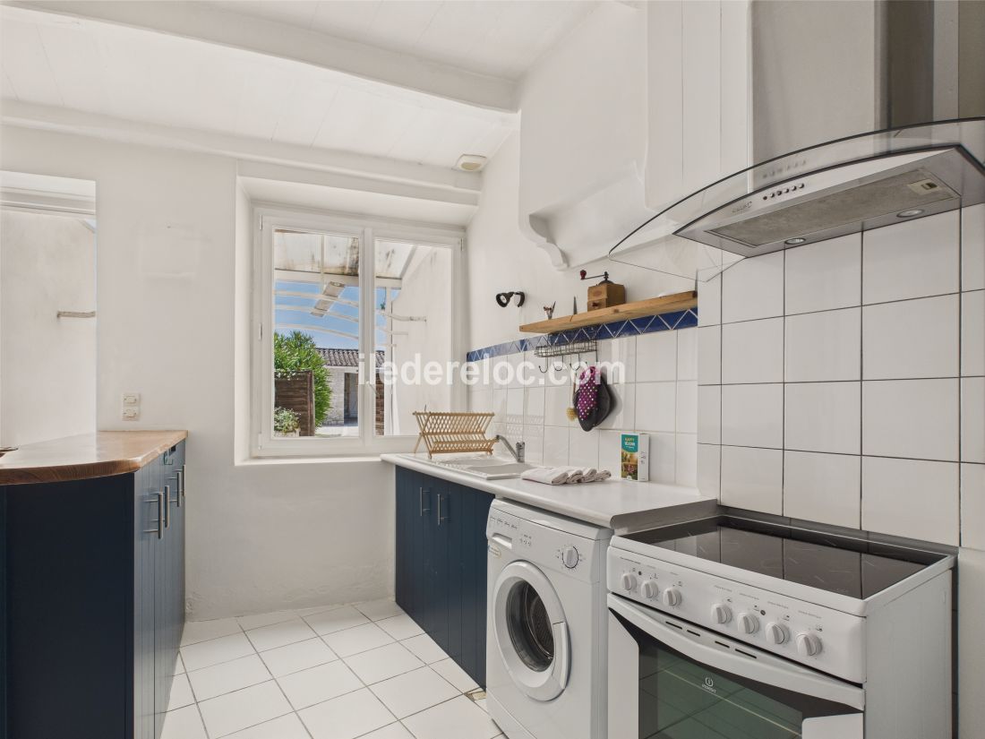 Photo 5 : CUISINE d'une maison situ&eacute;e &agrave; Le Bois-Plage-en-R&eacute;, &icirc;le de R&eacute;.