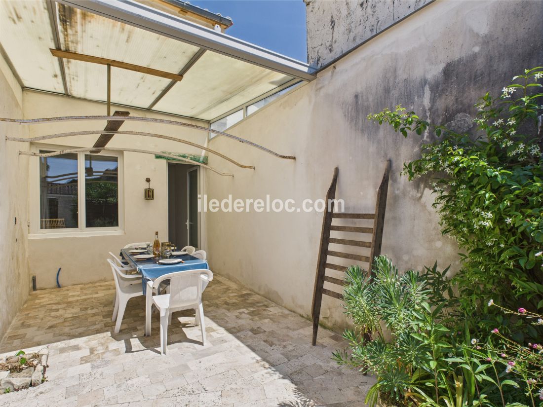 Photo 10 : TERRASSE d'une maison situ&eacute;e &agrave; Le Bois-Plage-en-R&eacute;, &icirc;le de R&eacute;.