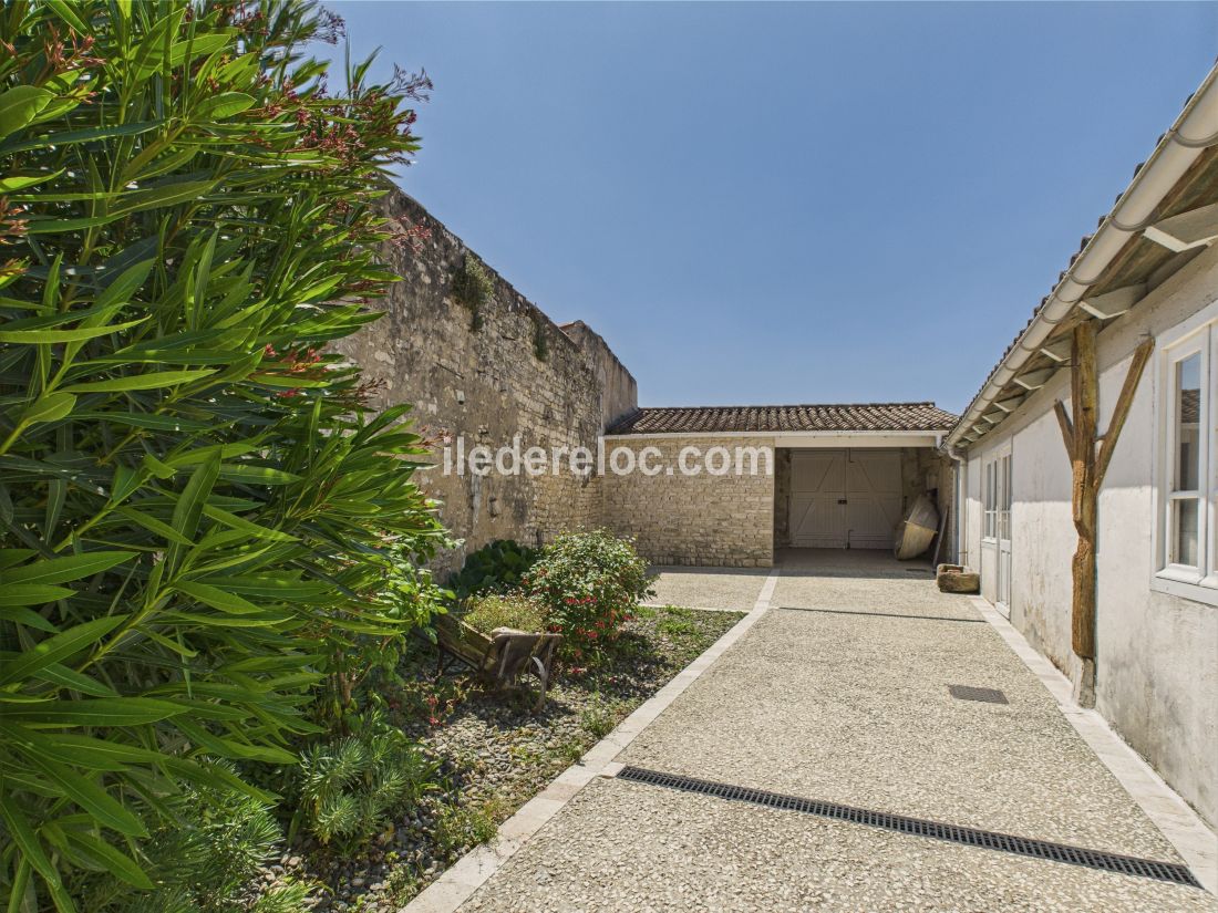 Photo 11 : EXTERIEUR d'une maison situ&eacute;e &agrave; Le Bois-Plage-en-R&eacute;, &icirc;le de R&eacute;.