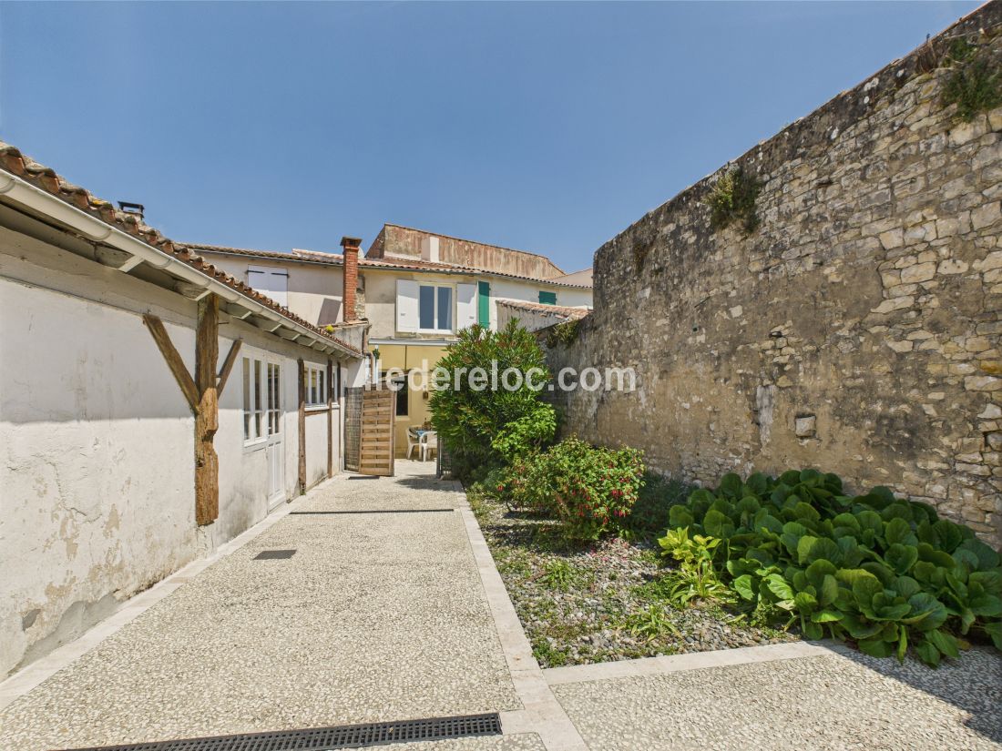 Photo 12 : EXTERIEUR d'une maison situ&eacute;e &agrave; Le Bois-Plage-en-R&eacute;, &icirc;le de R&eacute;.