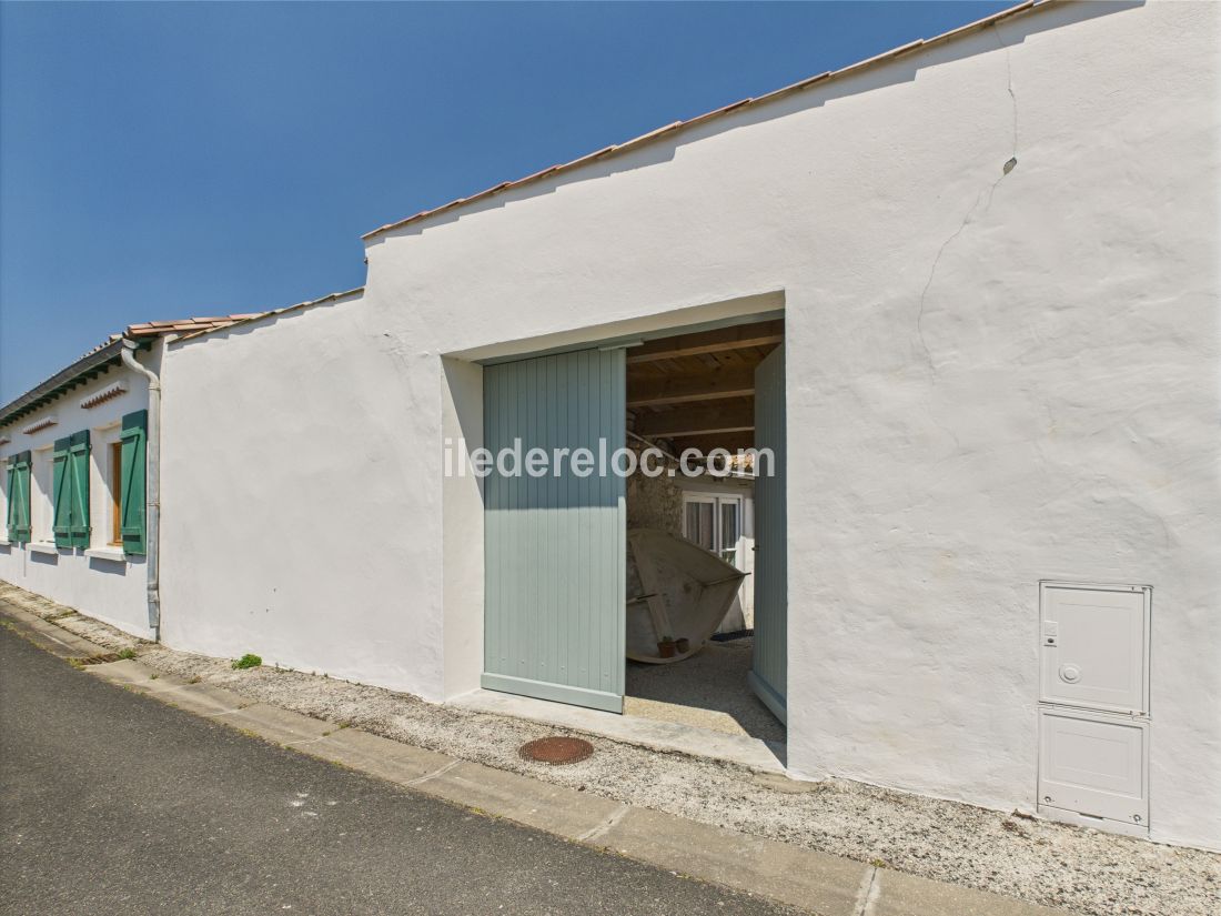 Photo 13 : EXTERIEUR d'une maison situ&eacute;e &agrave; Le Bois-Plage-en-R&eacute;, &icirc;le de R&eacute;.