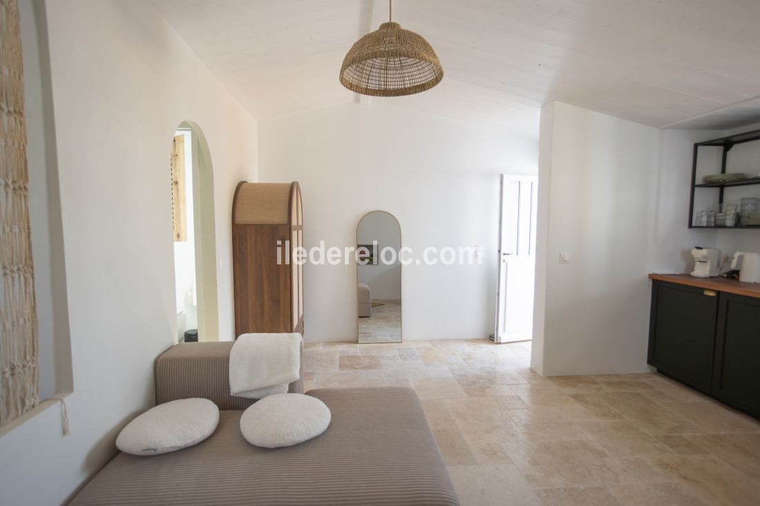 Photo 10 : SEJOUR d'une maison situ&eacute;e &agrave; Loix, &icirc;le de R&eacute;.