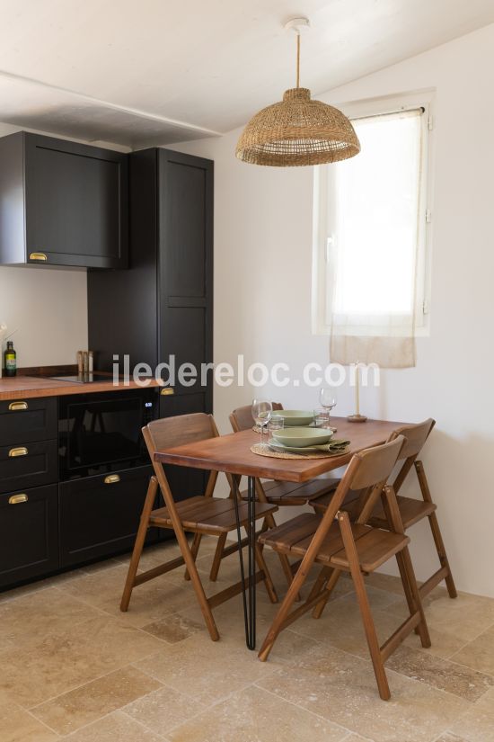 Photo 4 : CUISINE d'une maison situ&eacute;e &agrave; Loix, &icirc;le de R&eacute;.