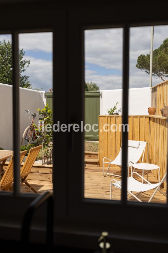 Photo 18 : EXTERIEUR d'une maison situ&eacute;e &agrave; Loix, &icirc;le de R&eacute;.