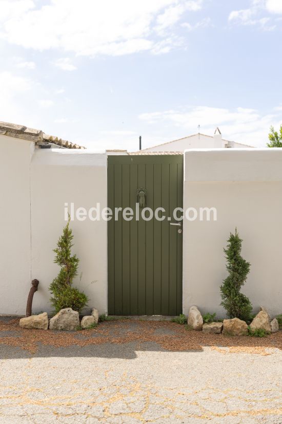 Photo 19 : ENTREE d'une maison situ&eacute;e &agrave; Loix, &icirc;le de R&eacute;.