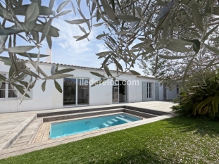 Ile de R&eacute;:L'alouette rétaise, charmante maison avec piscine au calme et proche marché