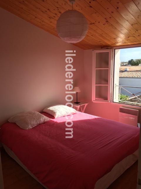 Photo 6 : CHAMBRE d'une maison situ&eacute;e &agrave; La Couarde-sur-mer, &icirc;le de R&eacute;.