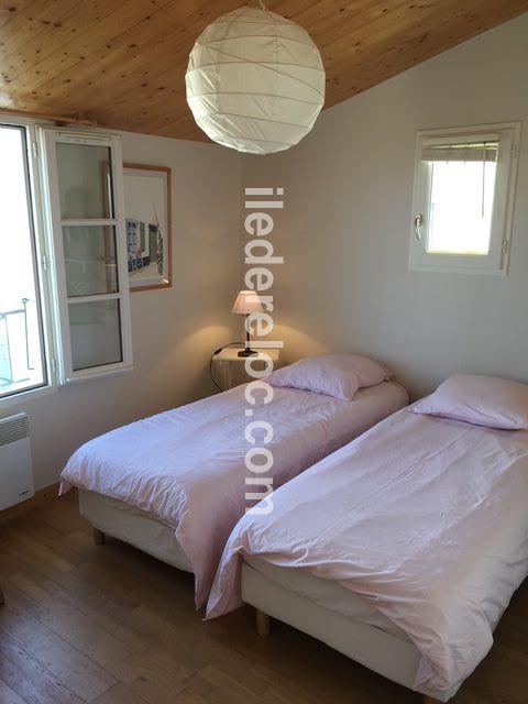Photo 7 : CHAMBRE d'une maison situ&eacute;e &agrave; La Couarde-sur-mer, &icirc;le de R&eacute;.
