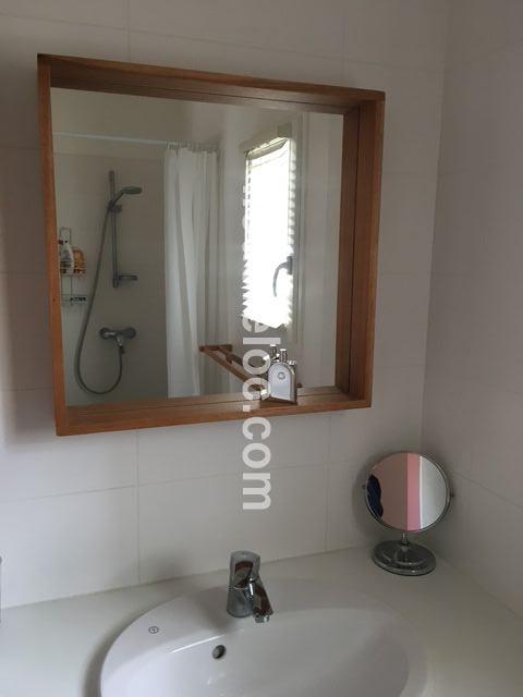 Photo 8 : SALLEDEBAIN d'une maison situ&eacute;e &agrave; La Couarde-sur-mer, &icirc;le de R&eacute;.