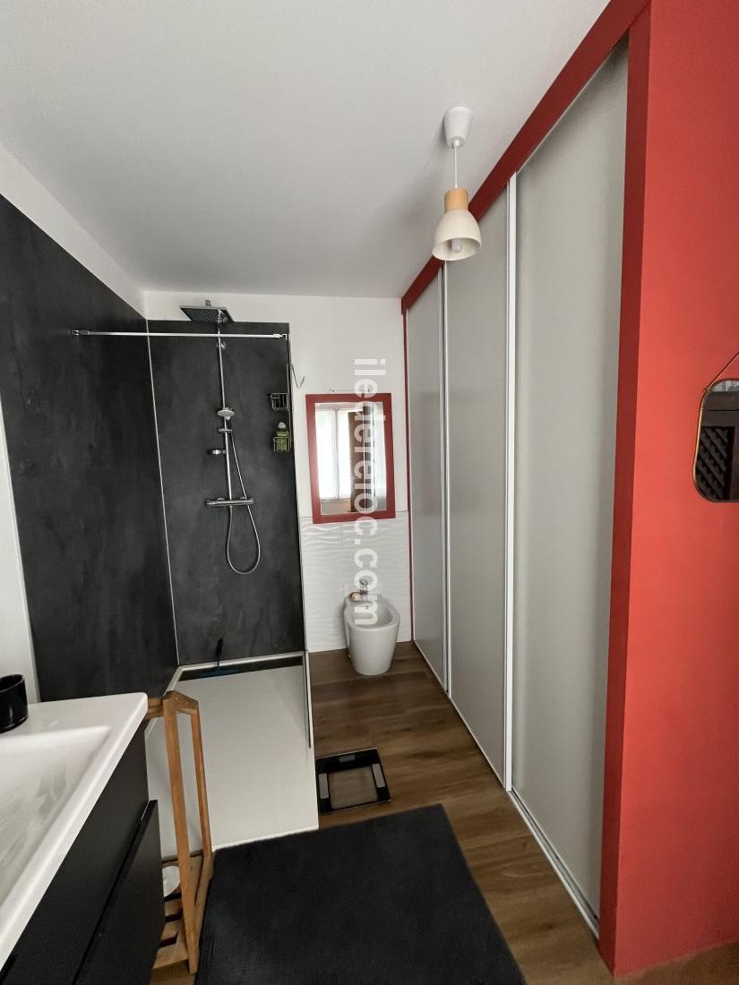 Photo 24 : SALLEDEBAIN d'une maison situ&eacute;e &agrave; Rivedoux-Plage, &icirc;le de R&eacute;.