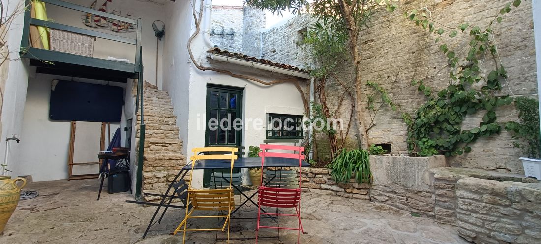 Photo 5 : PATIO d'une maison situ&eacute;e &agrave; Les Portes-en-R&eacute;, &icirc;le de R&eacute;.