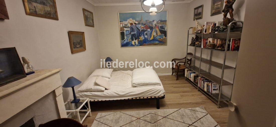 Photo 6 : CHAMBRE d'une maison situ&eacute;e &agrave; Les Portes-en-R&eacute;, &icirc;le de R&eacute;.