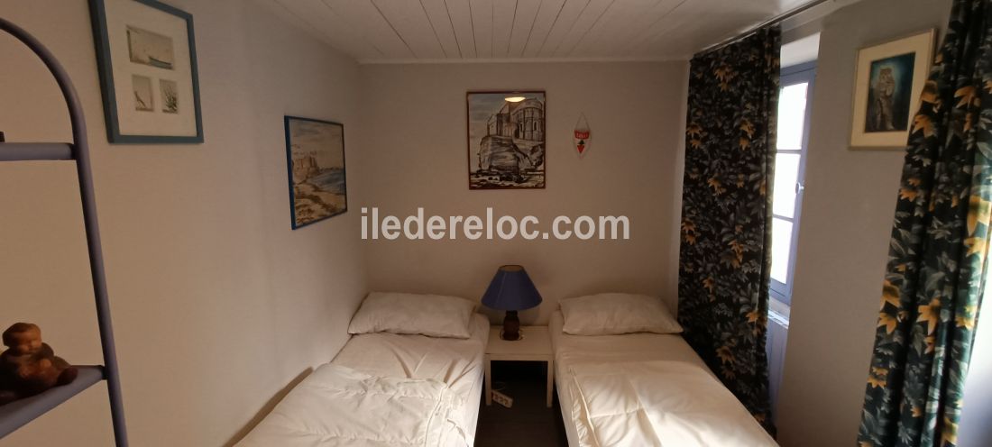 Photo 8 : CHAMBRE d'une maison situ&eacute;e &agrave; Les Portes-en-R&eacute;, &icirc;le de R&eacute;.