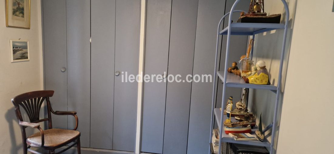Photo 9 : CHAMBRE d'une maison situ&eacute;e &agrave; Les Portes-en-R&eacute;, &icirc;le de R&eacute;.