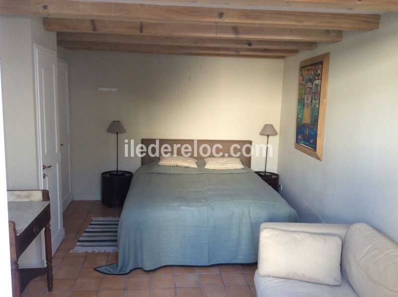 Photo 13 : CHAMBRE d'une maison situ&eacute;e &agrave; Les Portes-en-R&eacute;, &icirc;le de R&eacute;.