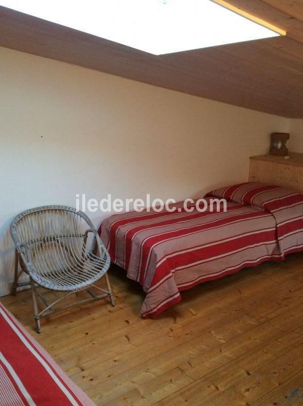 Photo 15 : CHAMBRE d'une maison situ&eacute;e &agrave; Les Portes-en-R&eacute;, &icirc;le de R&eacute;.