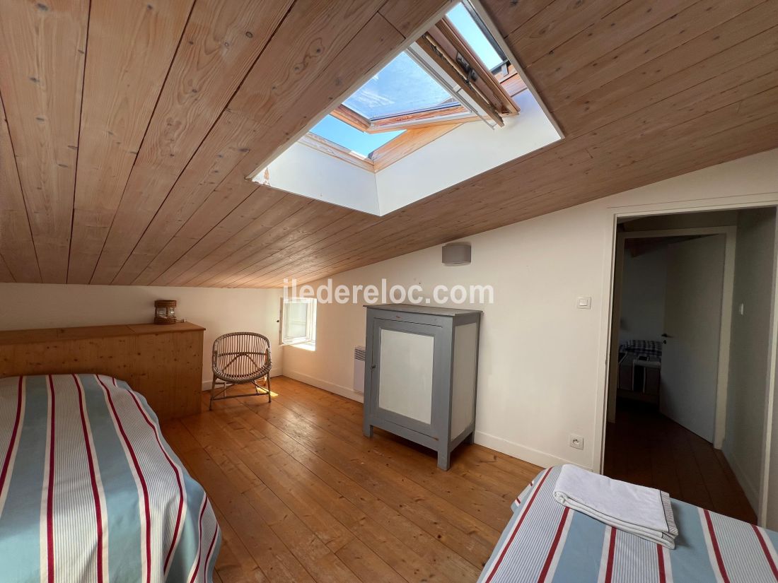 Photo 14 : CHAMBRE d'une maison situ&eacute;e &agrave; Les Portes-en-R&eacute;, &icirc;le de R&eacute;.