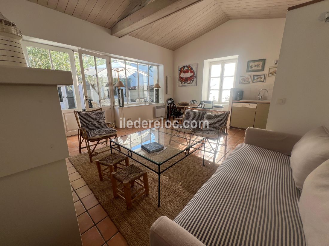Photo 5 : SEJOUR d'une maison situ&eacute;e &agrave; Les Portes-en-R&eacute;, &icirc;le de R&eacute;.