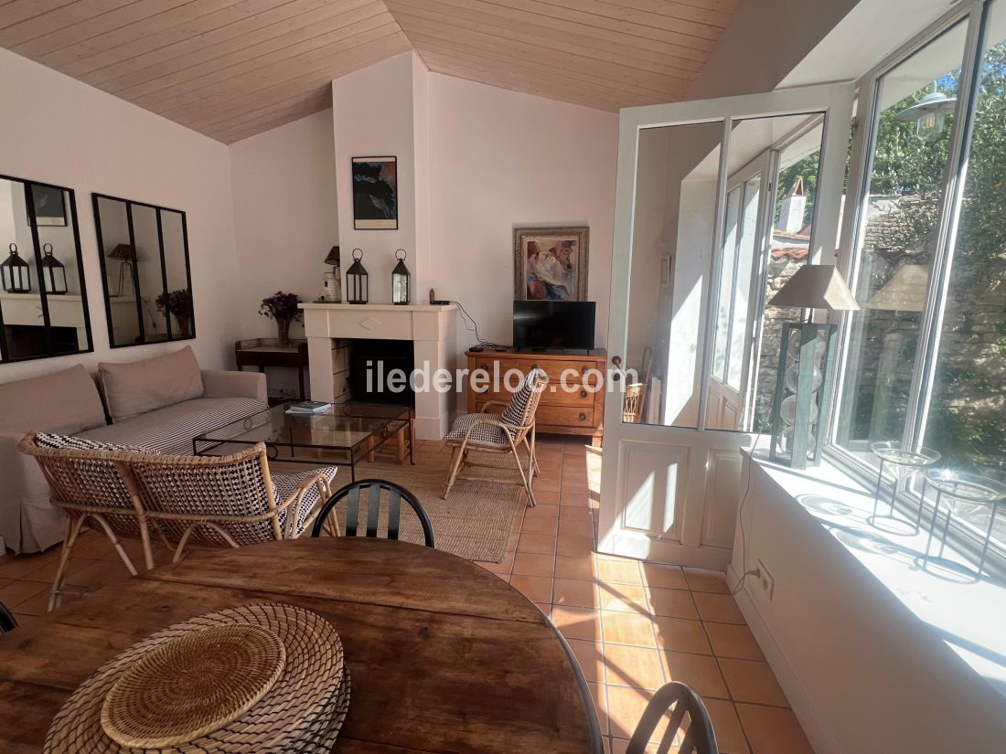 Photo 7 : SEJOUR d'une maison situ&eacute;e &agrave; Les Portes-en-R&eacute;, &icirc;le de R&eacute;.