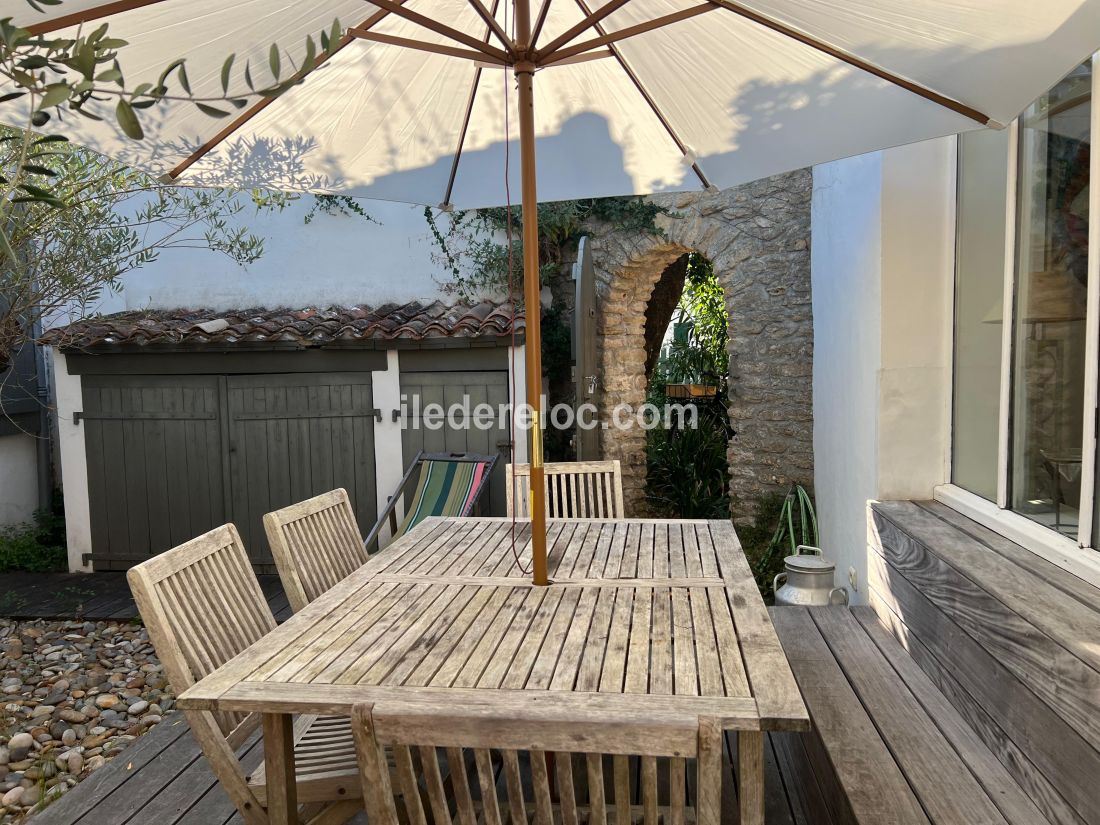 Photo 10 : EXTERIEUR d'une maison situ&eacute;e &agrave; Les Portes-en-R&eacute;, &icirc;le de R&eacute;.