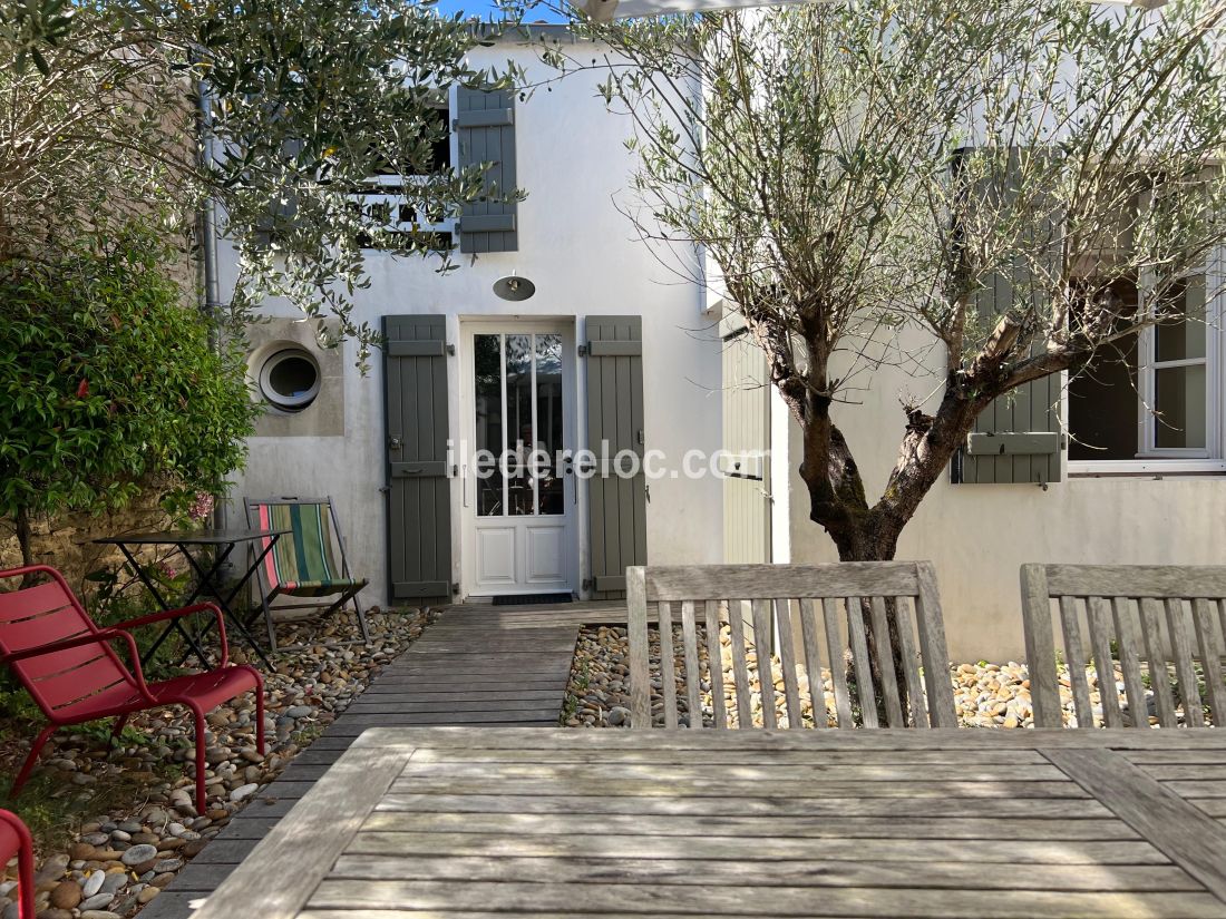 Photo 21 : TERRASSE d'une maison situ&eacute;e &agrave; Les Portes-en-R&eacute;, &icirc;le de R&eacute;.