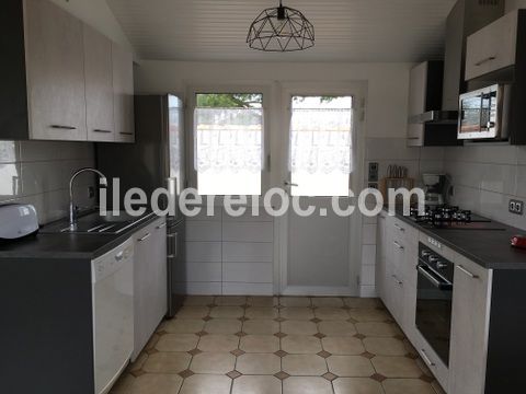 Photo 11 : CUISINE d'une maison situ&eacute;e &agrave; La Flotte-en-R&eacute;, &icirc;le de R&eacute;.