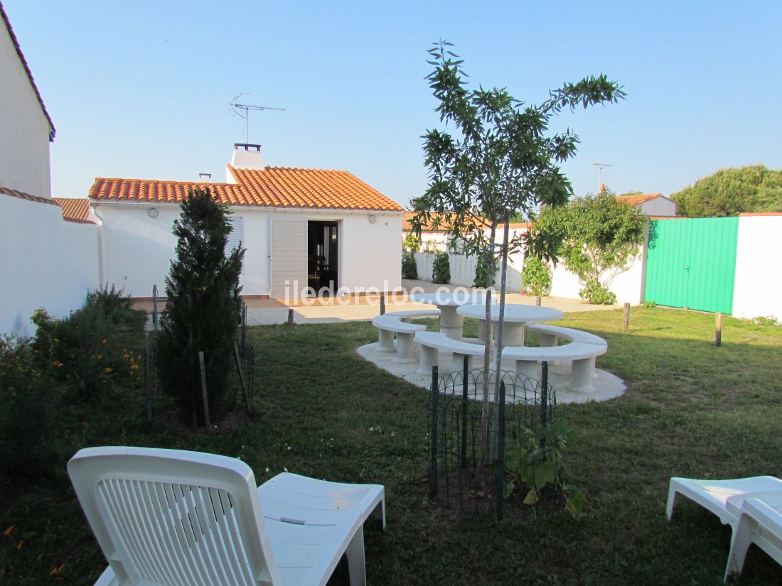 Photo 5 : JARDIN d'une maison situ&eacute;e &agrave; La Flotte-en-R&eacute;, &icirc;le de R&eacute;.