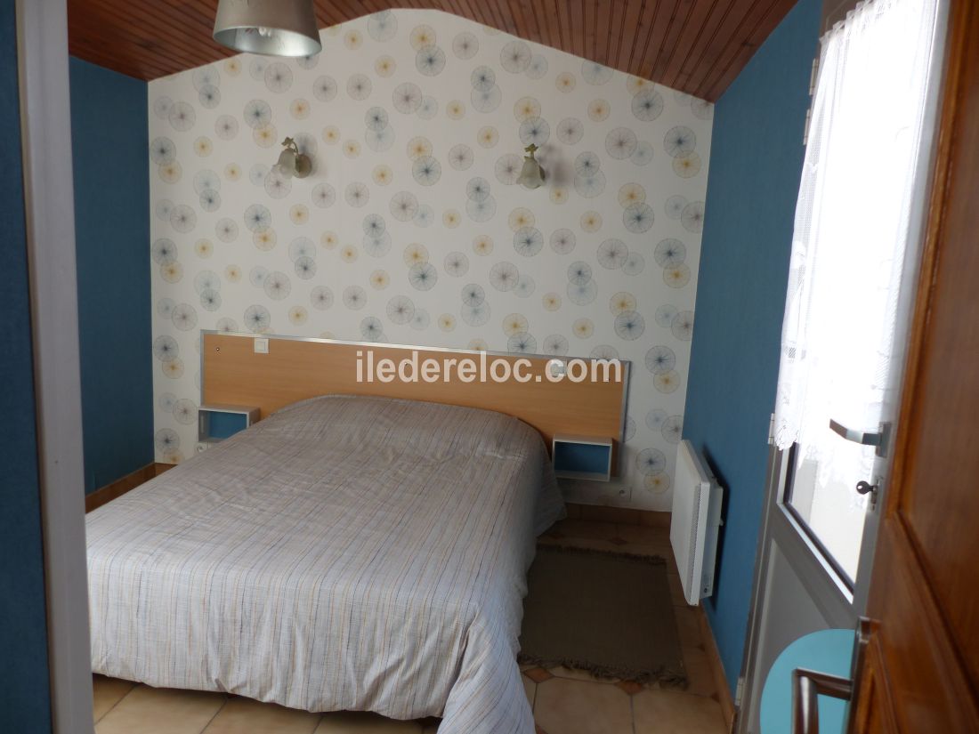 Photo 16 : CHAMBRE d'une maison situ&eacute;e &agrave; La Flotte-en-R&eacute;, &icirc;le de R&eacute;.