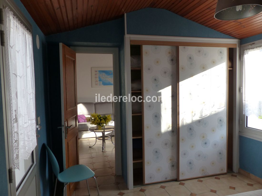 Photo 17 : CHAMBRE d'une maison situ&eacute;e &agrave; La Flotte-en-R&eacute;, &icirc;le de R&eacute;.