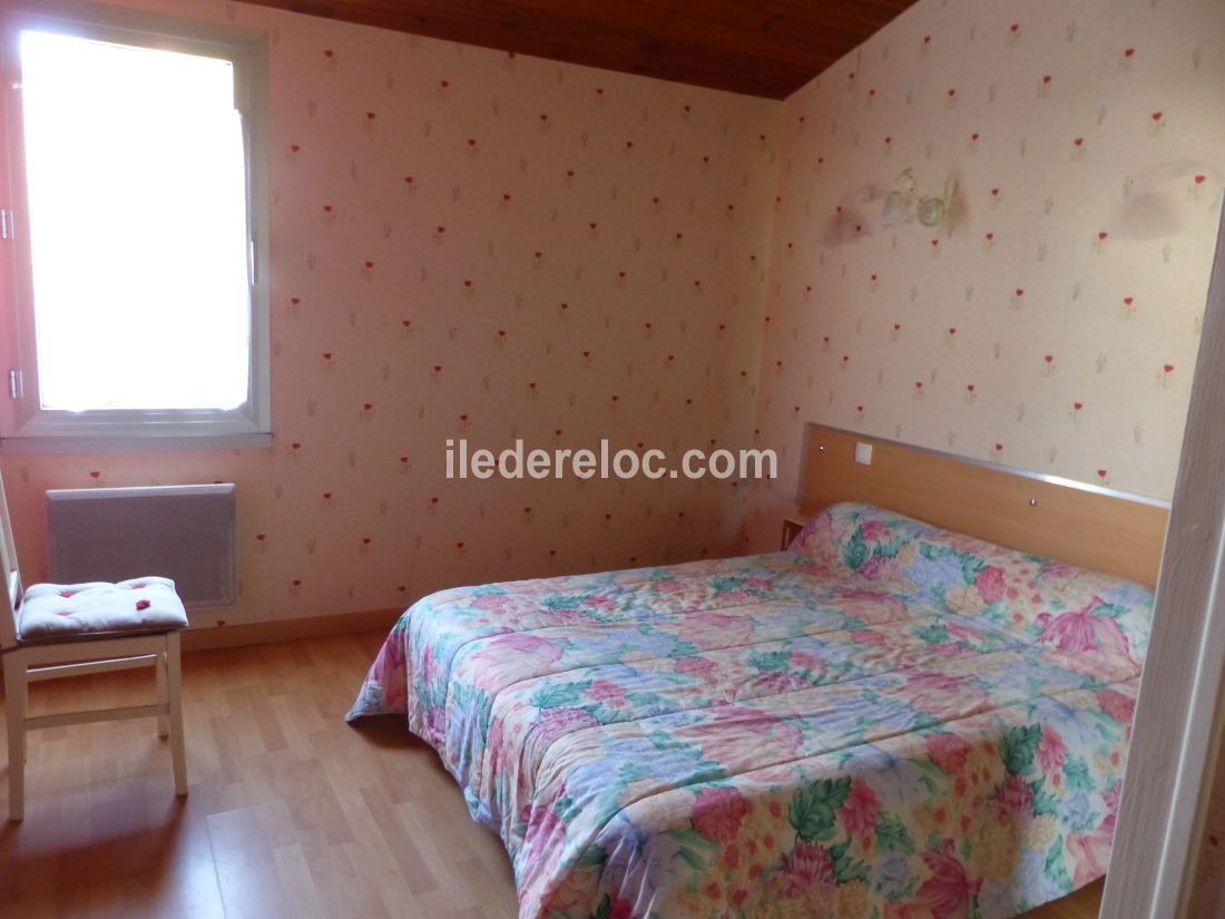 Photo 12 : CHAMBRE d'une maison situ&eacute;e &agrave; La Flotte-en-R&eacute;, &icirc;le de R&eacute;.