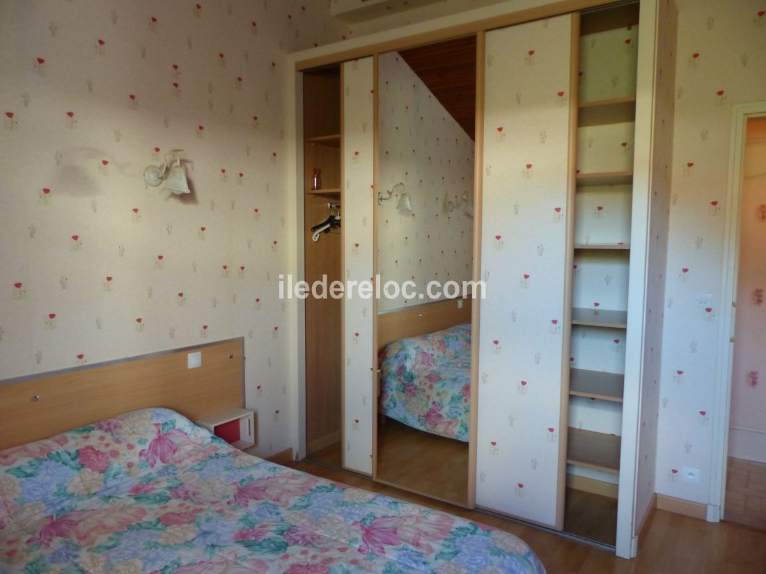Photo 13 : CHAMBRE d'une maison situ&eacute;e &agrave; La Flotte-en-R&eacute;, &icirc;le de R&eacute;.