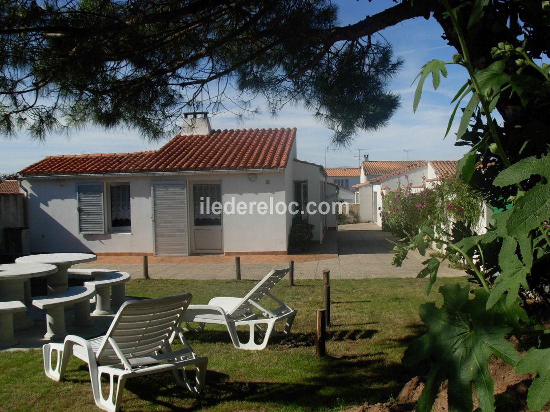 Photo 4 : JARDIN d'une maison situ&eacute;e &agrave; La Flotte-en-R&eacute;, &icirc;le de R&eacute;.