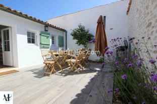 Ile de Ré:Maison renovee avec charme centre village