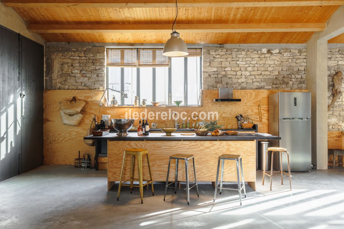 Photo 17 : CUISINE d'une maison situ&eacute;e &agrave; Le Bois-Plage-en-R&eacute;, &icirc;le de R&eacute;.
