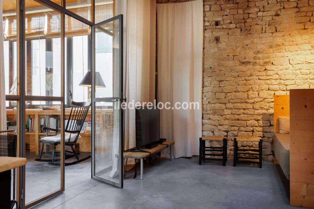 Photo 19 : SEJOUR d'une maison situ&eacute;e &agrave; Le Bois-Plage-en-R&eacute;, &icirc;le de R&eacute;.