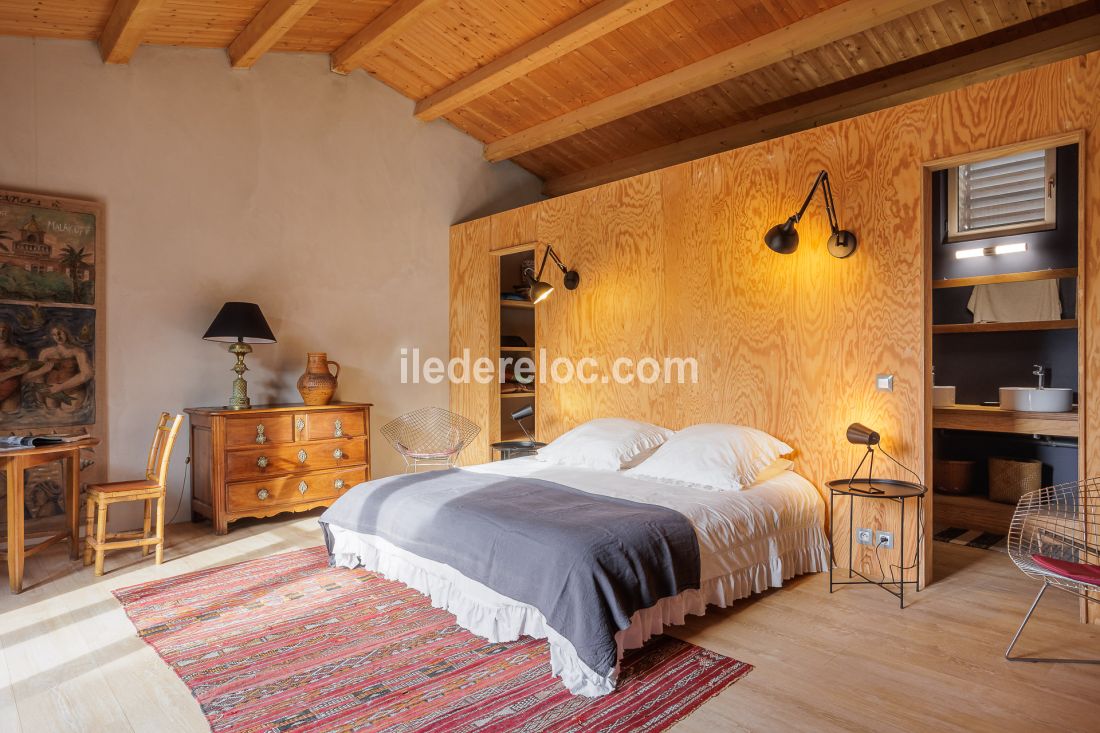 Photo 25 : CHAMBRE d'une maison situ&eacute;e &agrave; Le Bois-Plage-en-R&eacute;, &icirc;le de R&eacute;.