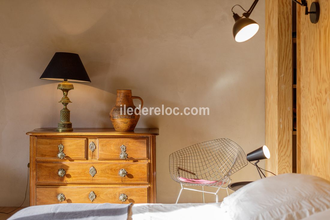 Photo 28 : CHAMBRE d'une maison situ&eacute;e &agrave; Le Bois-Plage-en-R&eacute;, &icirc;le de R&eacute;.