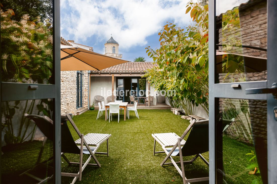 Photo 6 : JARDIN d'une maison situ&eacute;e &agrave; Le Bois-Plage-en-R&eacute;, &icirc;le de R&eacute;.