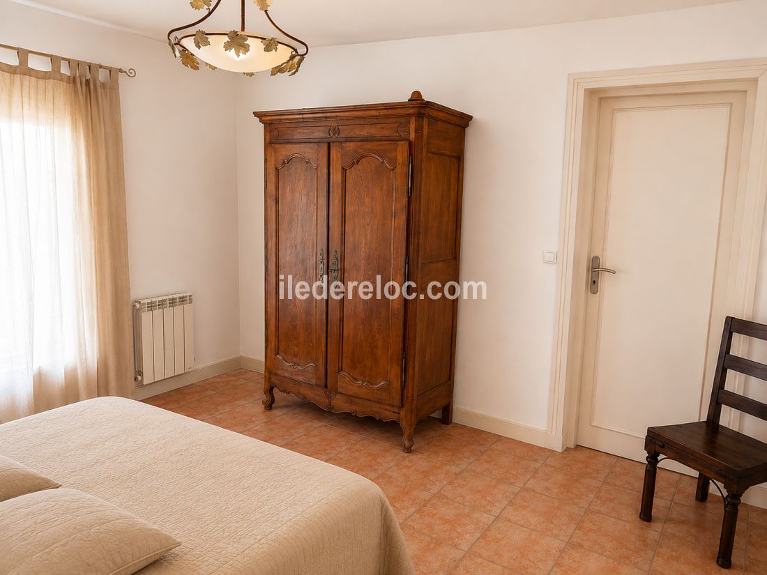 Photo 13 : CHAMBRE d'une maison situ&eacute;e &agrave; Rivedoux-Plage, &icirc;le de R&eacute;.